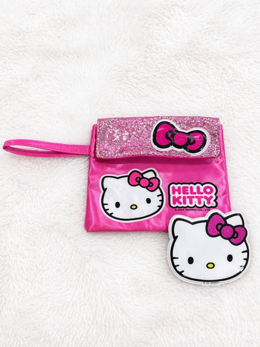 Hello Kitty Pink Wristlet Purse w Removable Charm Insert Set New No Tags